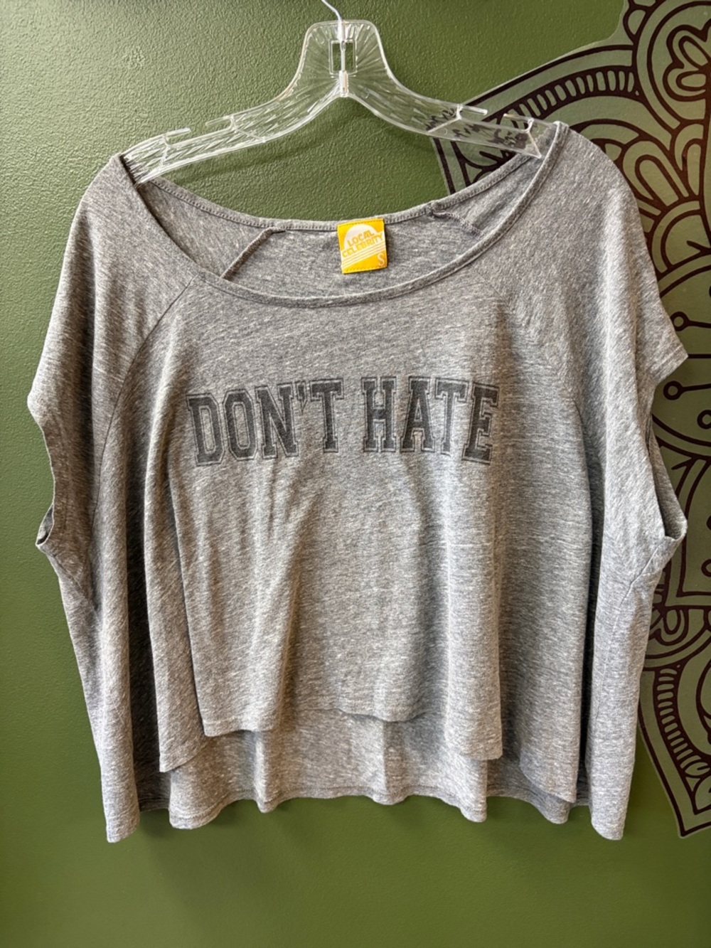 Women's Gray 'DON'T HATE' Graphic Crop Top - Casual Relaxed Fit